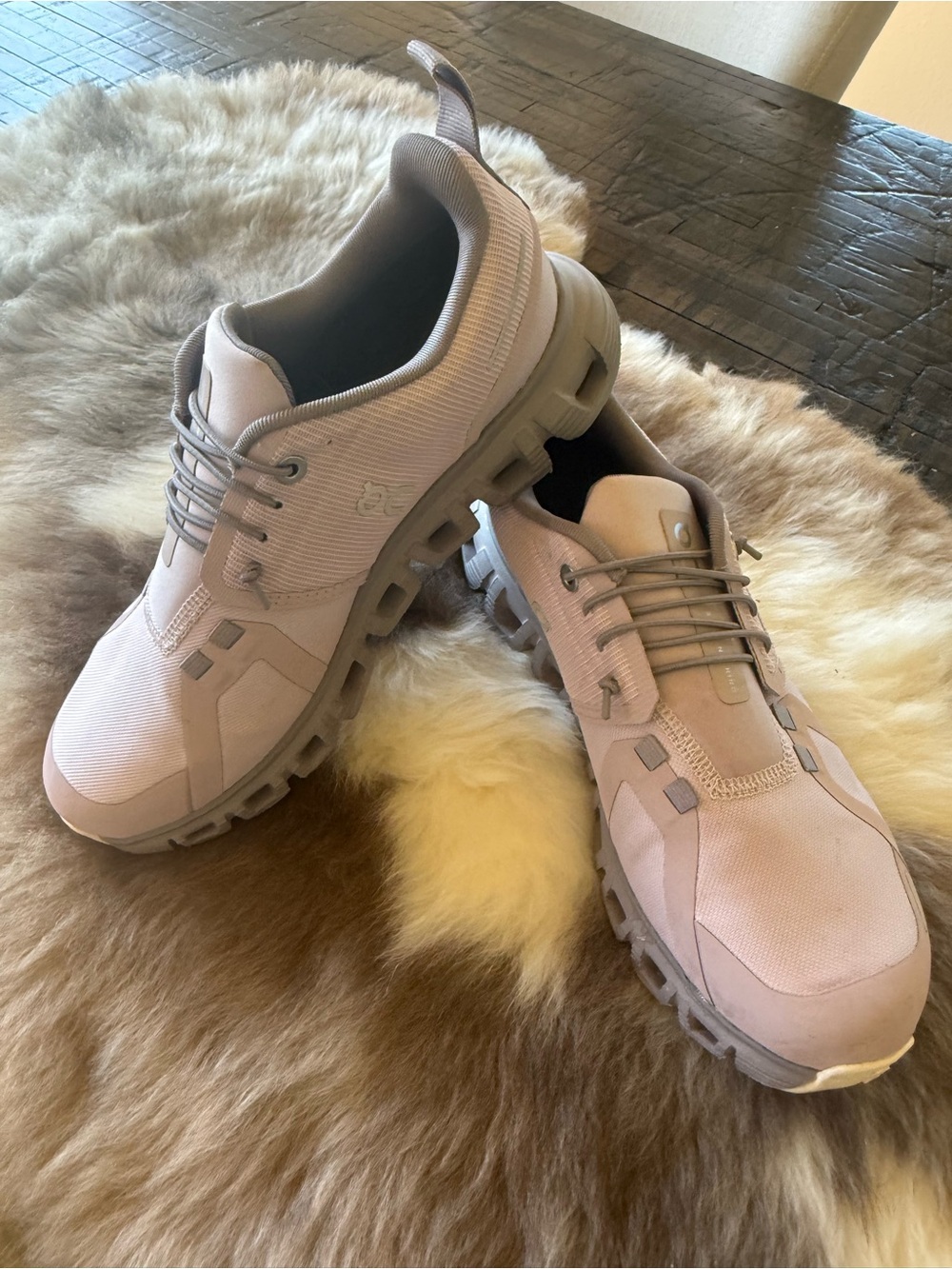 On Cloud 6 Waterproof Women’s Zinc Mauve Like NEW